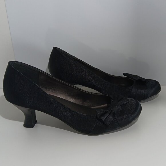 So Shelby Round Toe Black Heels with Bow Detail, size 8.5 - Picture 3 of 5